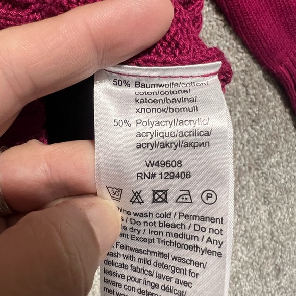 Collection L Woman’s Burgundy Button Front Sweater Cardigan Size 6 - Picture 3 of 7